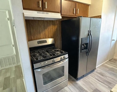 600 W Mimosa Street - Photo Thumbnail 3