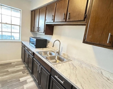 600 W Mimosa Street - Photo Thumbnail 2