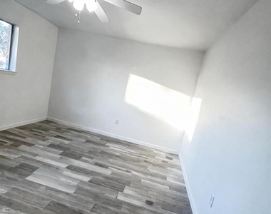 600 W Mimosa Street - Photo Thumbnail 17