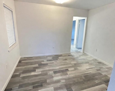 600 W Mimosa Street - Photo Thumbnail 9