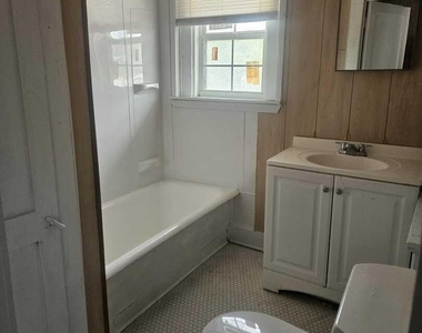 541 Hammond Ave - Photo Thumbnail 3