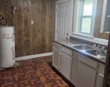 541 Hammond Ave - Photo Thumbnail 7