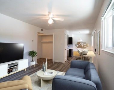 7945 Gault St - Photo Thumbnail 3
