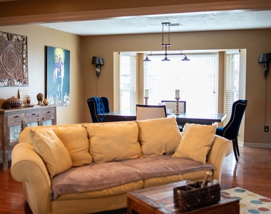 1911 Shadow Bend Dr - Photo Thumbnail 5