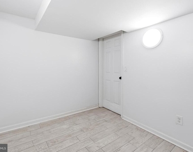 2302 2302 Mount Royal Terrace - Photo Thumbnail 23