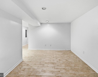 2302 2302 Mount Royal Terrace - Photo Thumbnail 24