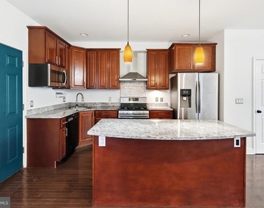 2302 2302 Mount Royal Terrace - Photo Thumbnail 7