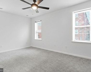 2302 2302 Mount Royal Terrace - Photo Thumbnail 5