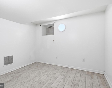 2302 2302 Mount Royal Terrace - Photo Thumbnail 22