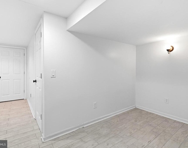 2302 2302 Mount Royal Terrace - Photo Thumbnail 25