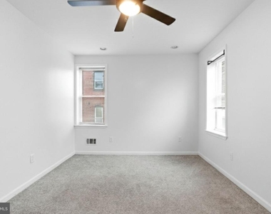 2302 2302 Mount Royal Terrace - Photo Thumbnail 4