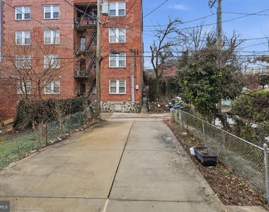 2302 2302 Mount Royal Terrace - Photo Thumbnail 35