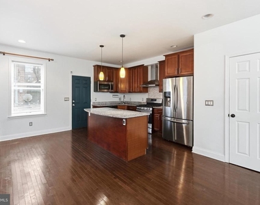 2302 2302 Mount Royal Terrace - Photo Thumbnail 9