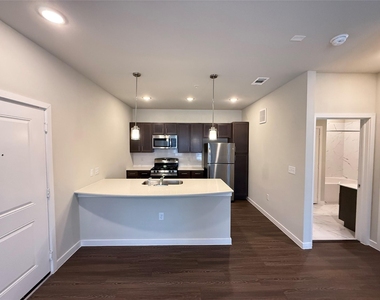 2102 Antoine Drive - Photo Thumbnail 1