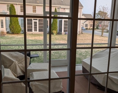 36400 Warwick Drive - Photo Thumbnail 4