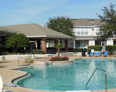 3504 Summerlin Lane N - Photo Thumbnail 5