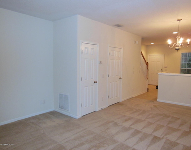 3504 Summerlin Lane N - Photo Thumbnail 6
