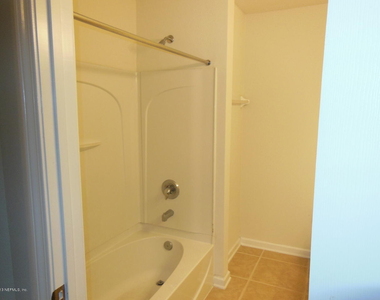 3504 Summerlin Lane N - Photo Thumbnail 13