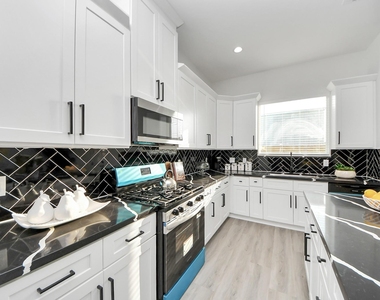 8533 Amadwe Street - Photo Thumbnail 11