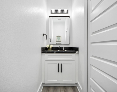 8533 Amadwe Street - Photo Thumbnail 15