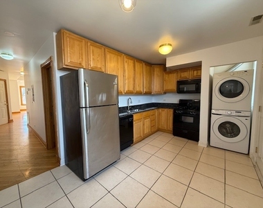 929 Brummel Street - Photo Thumbnail 4