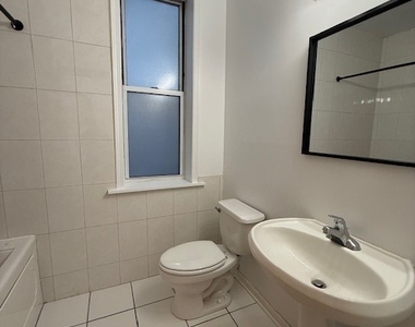 929 Brummel Street - Photo Thumbnail 5