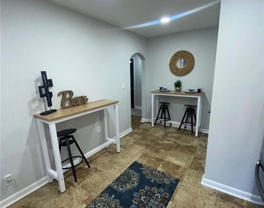 2133 Pinehurst Drive - Photo Thumbnail 5