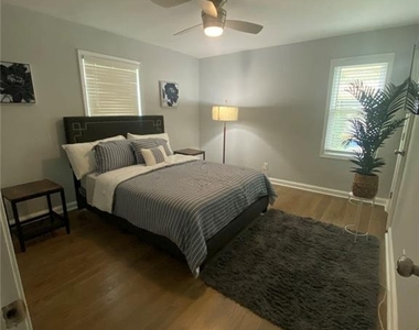 2133 Pinehurst Drive - Photo Thumbnail 7