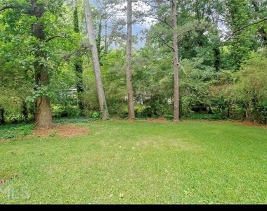 2133 Pinehurst Drive - Photo Thumbnail 10