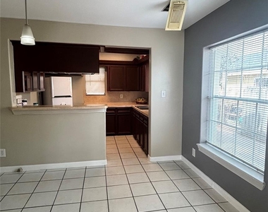 2340 Cumberland Street - Photo Thumbnail 6