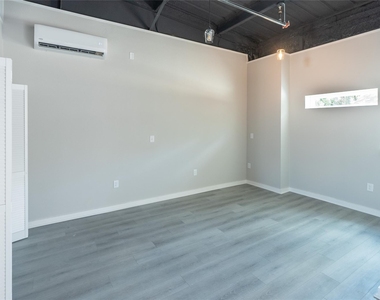 2612 Castle Street - Photo Thumbnail 4