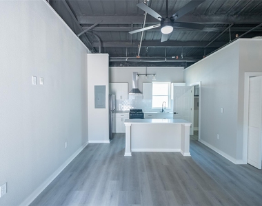 2612 Castle Street - Photo Thumbnail 3