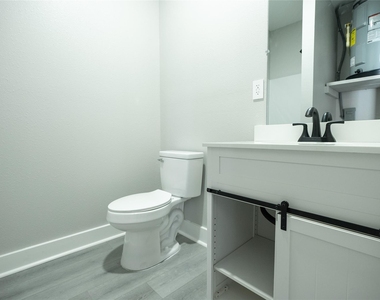 2612 Castle Street - Photo Thumbnail 7
