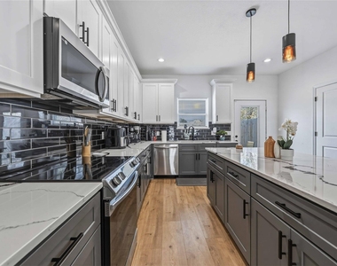 6130 Conley Street - Photo Thumbnail 11
