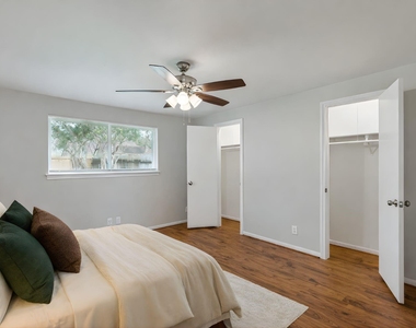 5758 Greencraig Drive - Photo Thumbnail 4