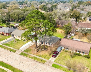 5758 Greencraig Drive - Photo Thumbnail 15