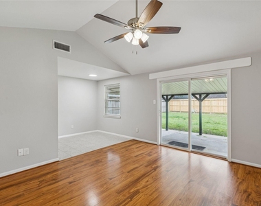5758 Greencraig Drive - Photo Thumbnail 6