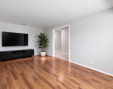 5758 Greencraig Drive - Photo Thumbnail 5