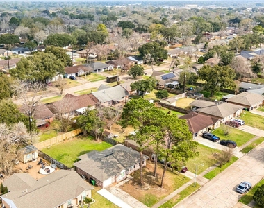 5758 Greencraig Drive - Photo Thumbnail 16