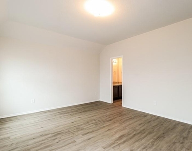 3765 Alexus Drive - Photo Thumbnail 12
