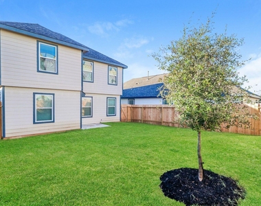 3765 Alexus Drive - Photo Thumbnail 2