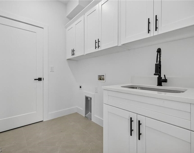 208 Pembroke St Street - Photo Thumbnail 15