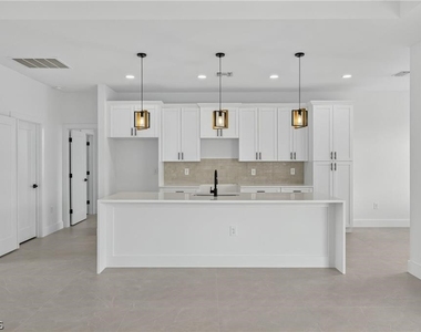 208 Pembroke St Street - Photo Thumbnail 5