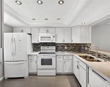 7430 Lake Breeze Drive - Photo Thumbnail 3
