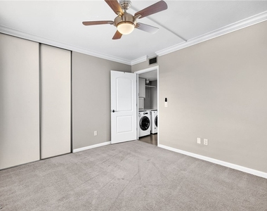7430 Lake Breeze Drive - Photo Thumbnail 13