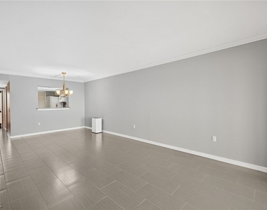 7430 Lake Breeze Drive - Photo Thumbnail 40