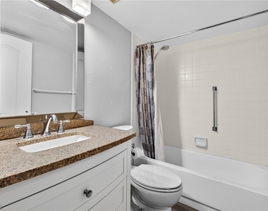 7430 Lake Breeze Drive - Photo Thumbnail 14