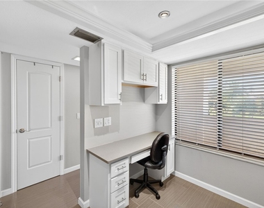 7430 Lake Breeze Drive - Photo Thumbnail 5