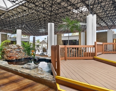7430 Lake Breeze Drive - Photo Thumbnail 32