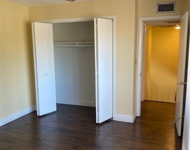 5245 Cedarbend Drive - Photo Thumbnail 22